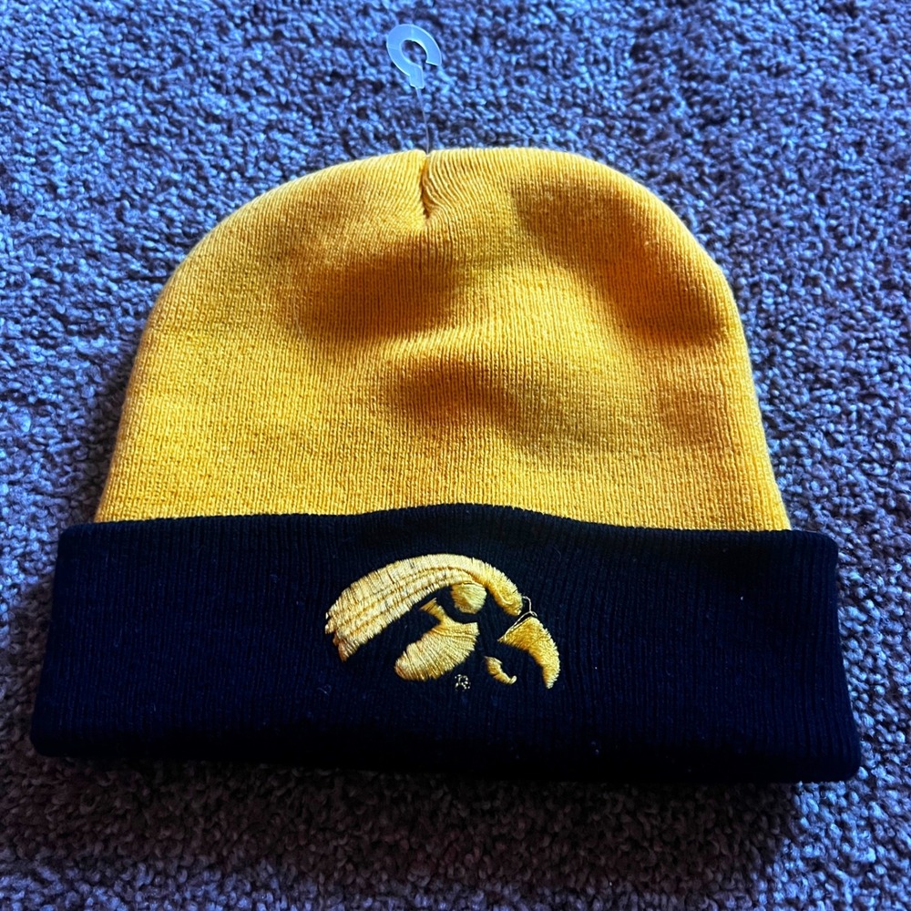 Iowa Hawkeyes Beanie Winter Knit Hat Cap Gold Black‎ Logo Collegiate Juvenile